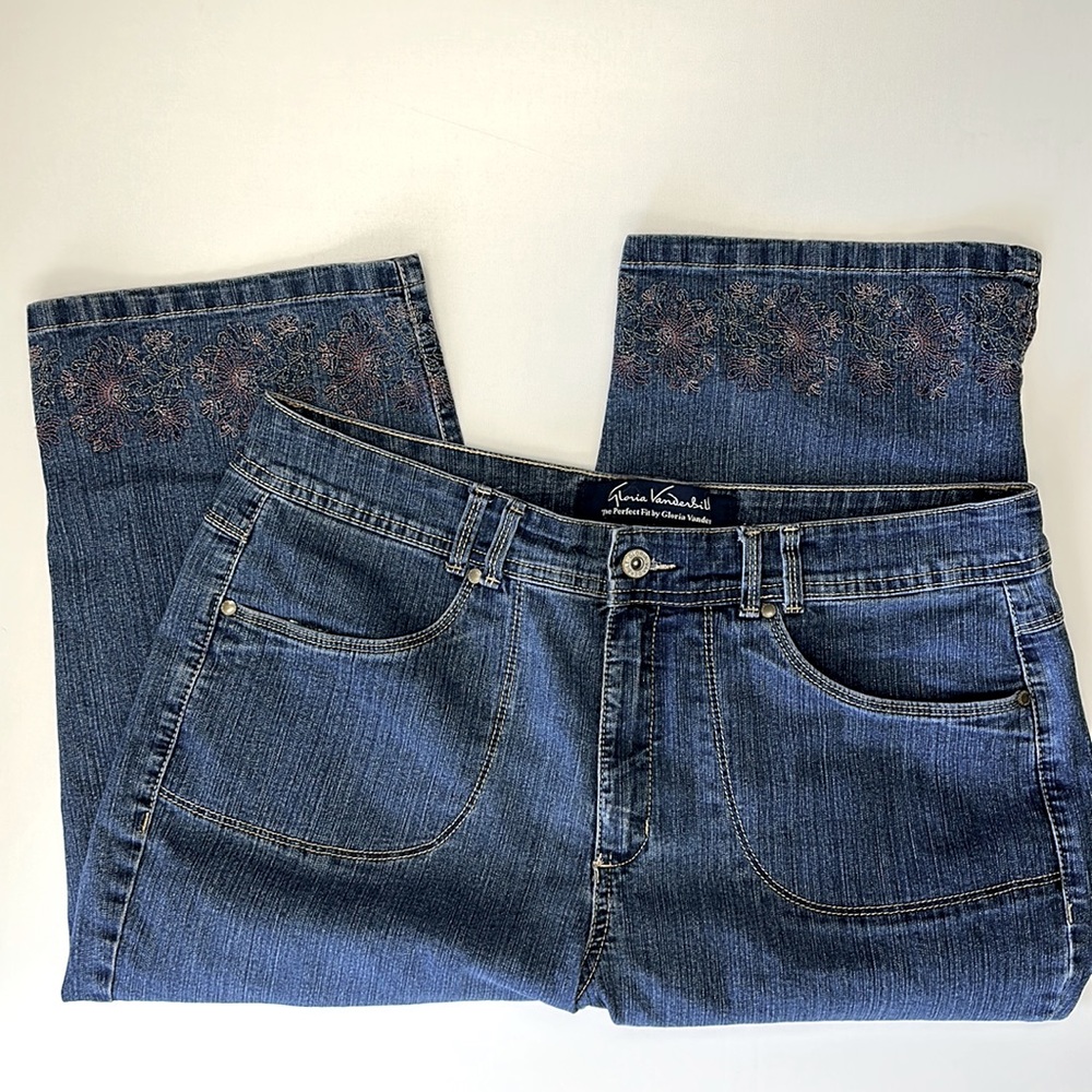 #49 Gloria Vanderbilt Cropped Jeans